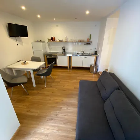 Scheuring Fluegel Eg Apartmán